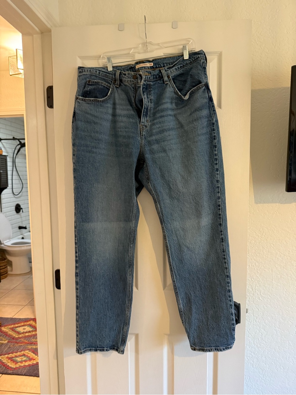 Levi's premium Women's 70s high slim Straight Leg Medium Blue Denim Jeans